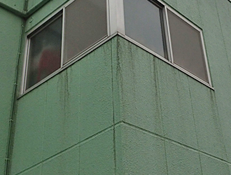 港区西麻布で汚れ、ひび割れが目立つALC外壁のビルを塗装でメンテナンス
