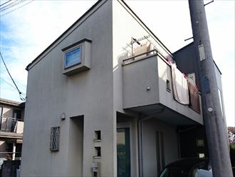小金井市貫井北町にて築10年で外壁塗装工事をご検討されているモルタルと窯業系サイディングをチェック