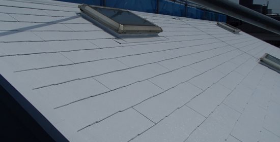 足立区西綾瀬にて驚異の日射反射率91.0％、サーモアイSiのクールホワイトで屋根塗装