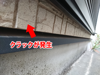 茅ヶ崎市松林にて窯業系サイディングの外壁を点検、塗膜とシーリングの劣化症状が現れています