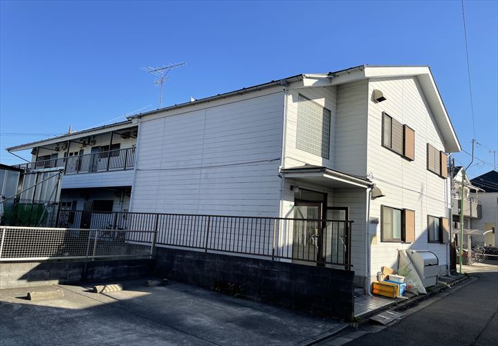 江戸川区篠崎町のアパートにて外壁調査を実施　シーリングの劣化やチョーキングの発生