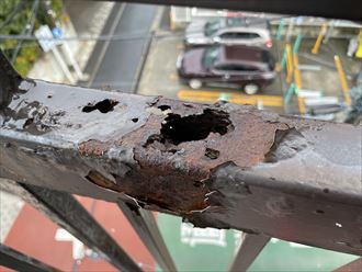 板橋区下落合にて鉄骨階段の無料点検を実施！鉄部に錆や腐食が見られました