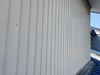 袖ケ浦市野里で外壁トタンの劣化が原因で、強風により破損