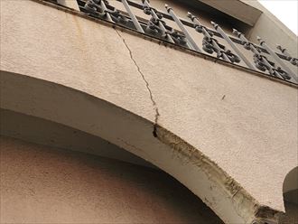 足立区東和で外壁からの雨漏りが発生、外壁からの雨漏りでも原因が様々あります