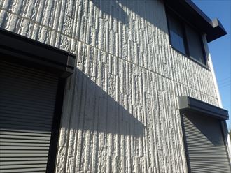 木更津市大久保の外壁調査、コーキングのひび割れと塗膜の劣化