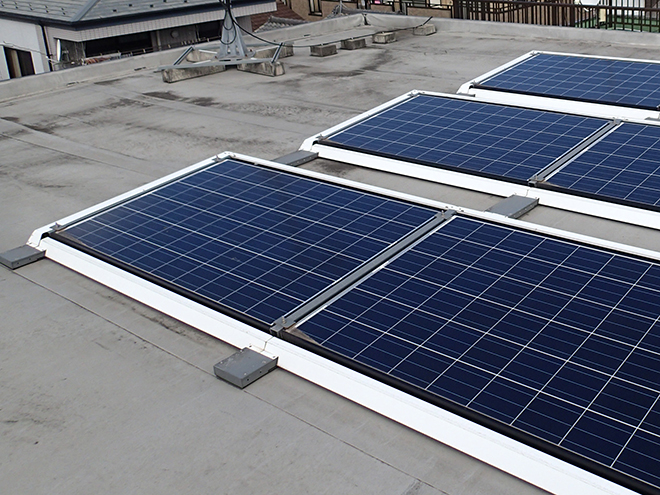 品川区北品川でシート防水が劣化した屋上改修には太陽光パネル撤去が必要