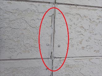 東金市道庭の外壁調査、塗膜の剥がれやコーキングの傷みが出ている状態