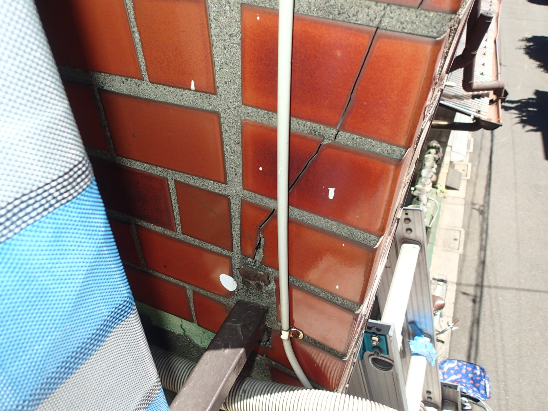 大田区羽田にてご所有のアパートの外壁からの雨漏り調査