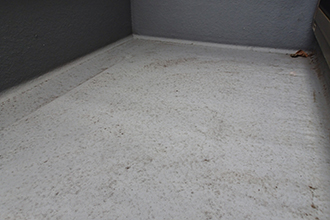 品川区大崎でベランダ床防水の点検、トップコートの塗り替え時期はいつ？