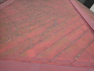 君津市外箕輪に化粧スレートへのメンテナンス、前回の屋根塗装から15年が経過した屋根状況