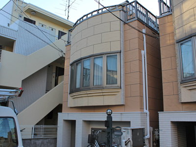東京都大田区雑色駅　ジョリパッド仕上げの外壁を塗装し、更に屋根塗装でリフォーム