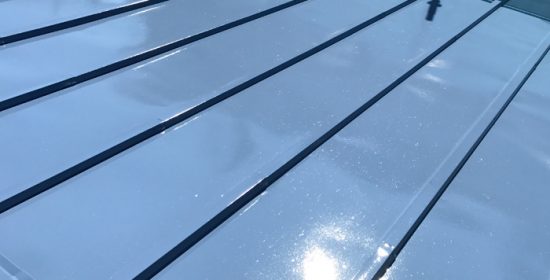 柏市豊町で瓦棒屋根を遮熱塗料のサーモアイSi・ベネチアブルーで塗装しました
