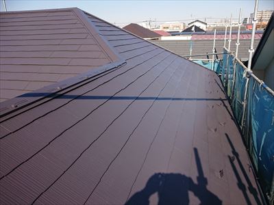 豊島区高松にて台風による復旧工事に合わせ遮熱塗料サーモアイSi(クールディープグレー)で屋根塗装メンテナンス！