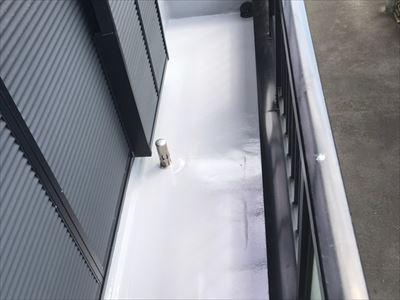 板橋区加賀にてベランダのウレタン塗膜防水(通気緩衝工法)工事にて下階居室への雨漏りを改善