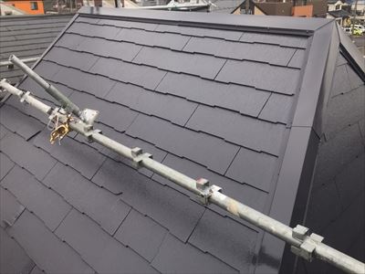 港区芝にて急勾配屋根をサーモアイ4F(クール―ダークグレー)で屋根塗装メンテナンス