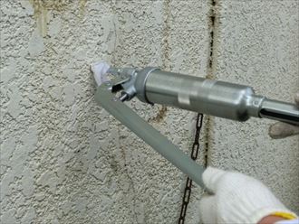 モルタル外壁の補修工事　樹脂モルタル注入