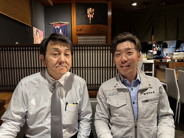 熊本市中央区焼肉店内塗装お客様と社長の写真
