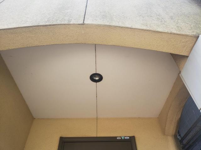 熊本市南区軒天井塗装前はシミや汚れが目立っていた