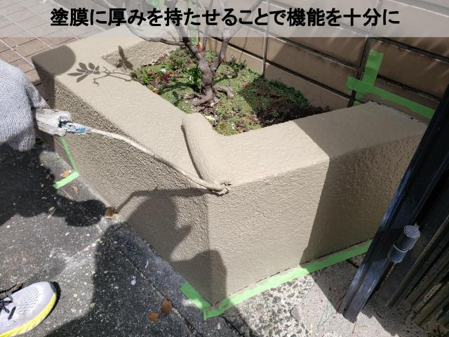 熊本市東区塀中塗り塗膜厚み持たせる