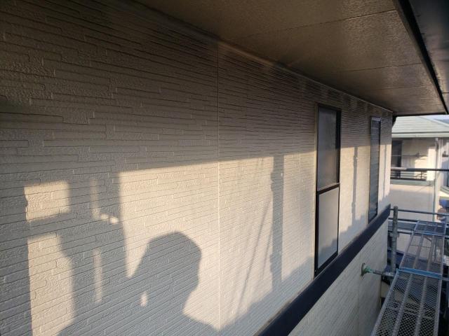 菊池郡菊陽町にて行った少し汚れていた軒天井塗り替え。かぶりの良い水性ケンエースで仕上げました