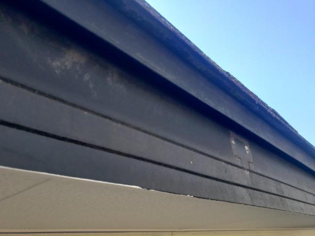 菊池郡菊陽町にて色褪せていた破風板と雨樋の塗装工事。雨漏りなどの劣化を未然に防ぐための塗り替え！