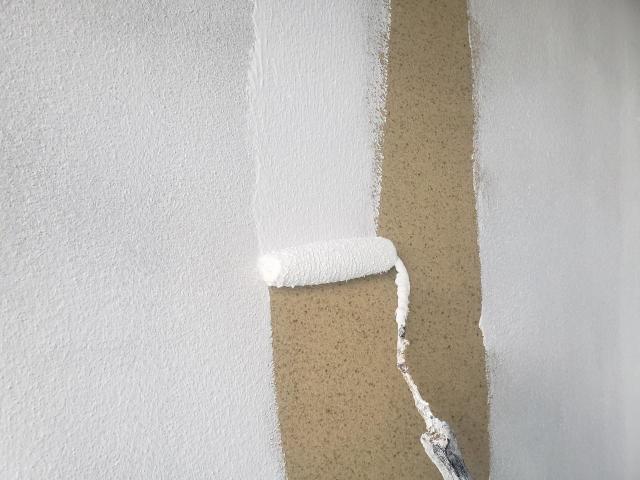 モルタル外壁に微弾性の塗料は必須