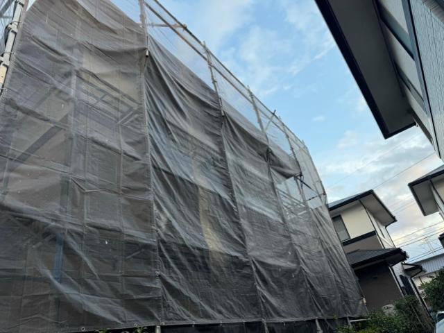 菊池郡菊陽町にて一軒家塗装工事前の足場組立。職人の安全確保のためにご理解よろしくお願いいたします！