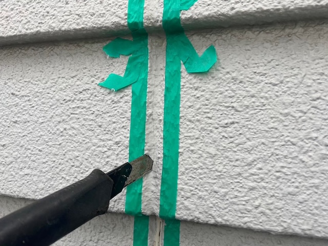 名古屋市南区にて屋根・外壁塗装前のシーリング打ち替え工事・下地処理の様子。地味ですが非常に難易度の高い工程です