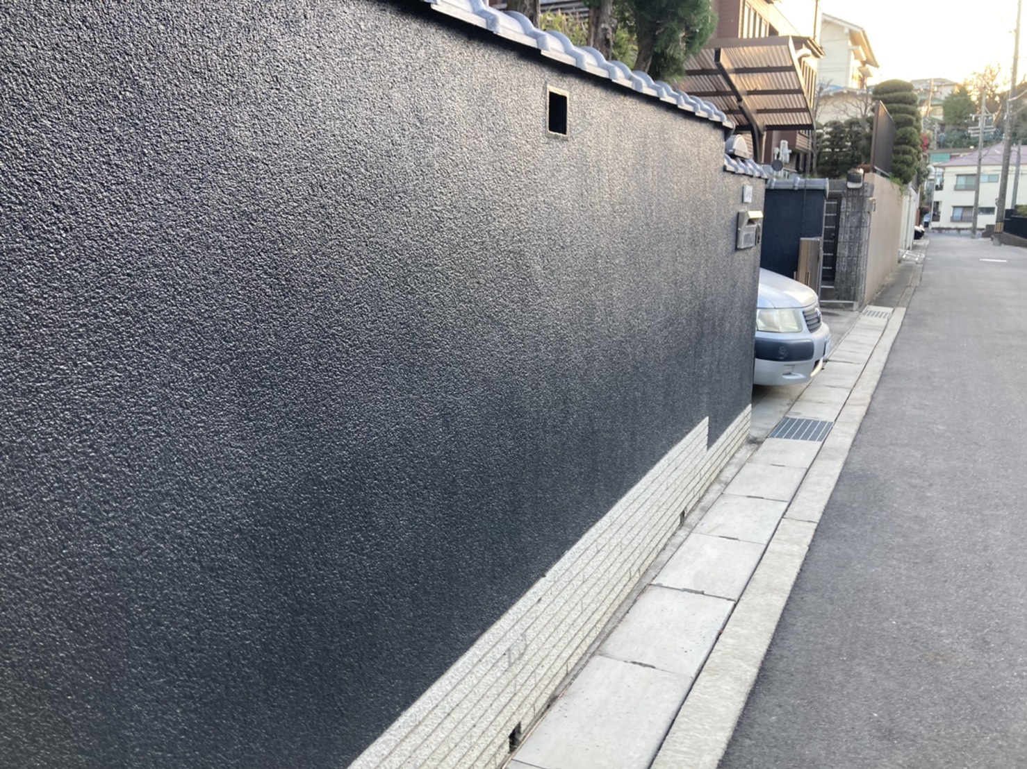 名古屋市天白区にて黒ずみが目立ってきた擁壁を色も変えて塗装してリフレッシュ！！