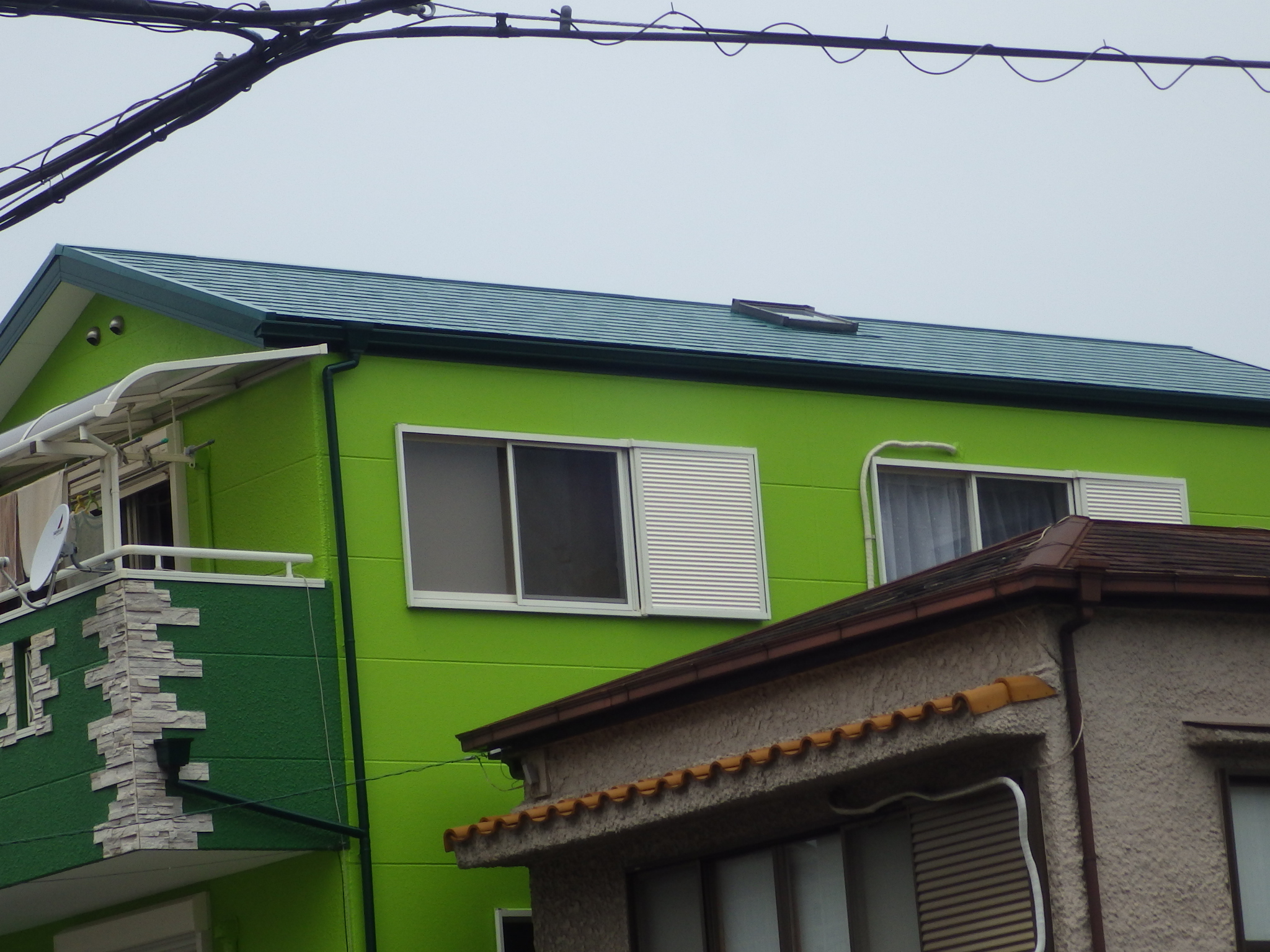 緑色の屋根と壁