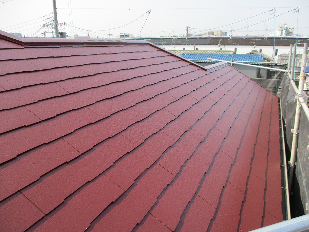 大阪市淀川区で初めての屋根塗装、色はマルーンで赤茶色です