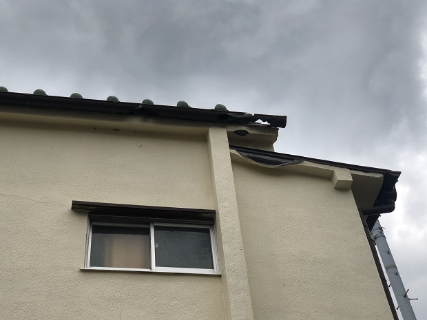 西淀川区にて台風被害に見舞われた外壁と屋根