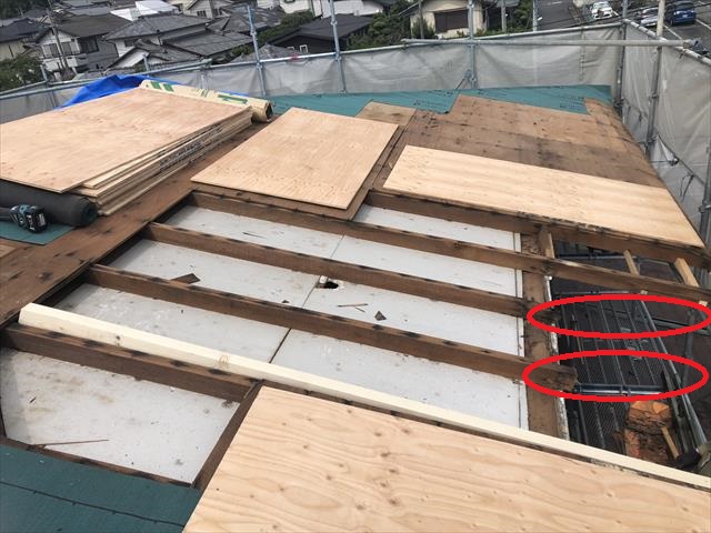 屋根葺き替え工事　垂木補強　下地補強