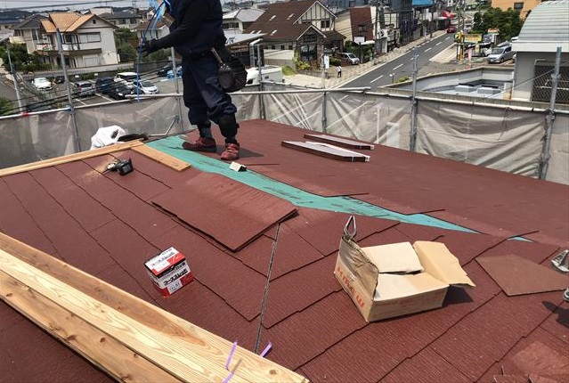 屋根葺き替え　コロニアルクァッド　施工中　貫板取付