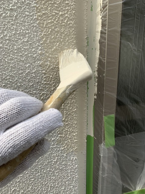外壁塗装　中塗り　ダメ込み　パーフェクトトップ使用