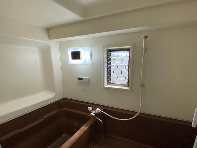浴室塗装のメリットとデメリット：新築同様の美しさを取り戻す施工