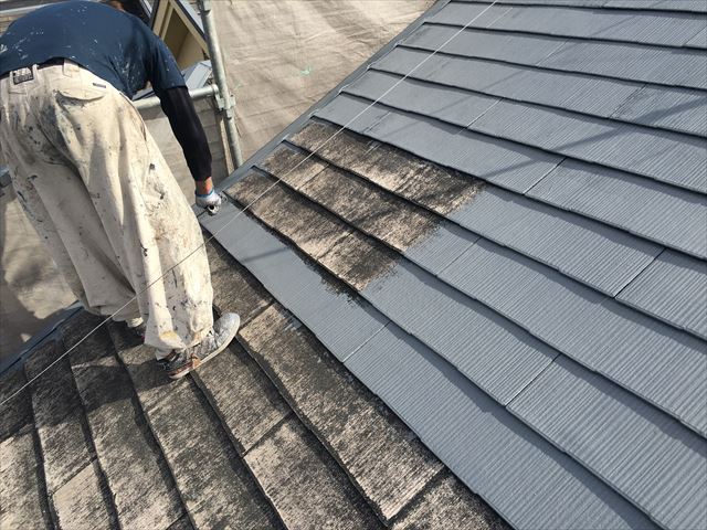 屋根塗装工事　１回目塗装