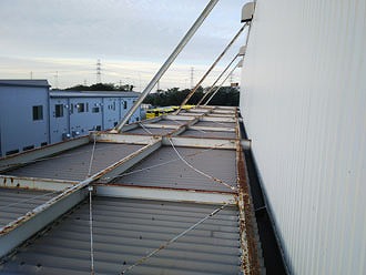 倉庫上の屋根