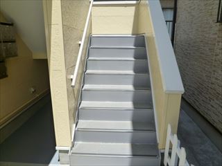 塗装後の階段の鉄部