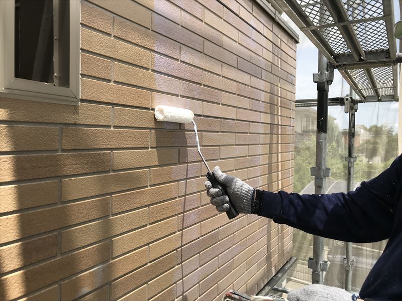 さいたま市北区のサイディング外壁を透明で耐久性20年以上の無機ハイブリッド塗料で塗装です。