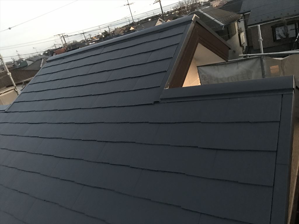 さいたま市岩槻区で「スーパシャネツサーモＳｉ」を大屋根に中塗り塗布完了