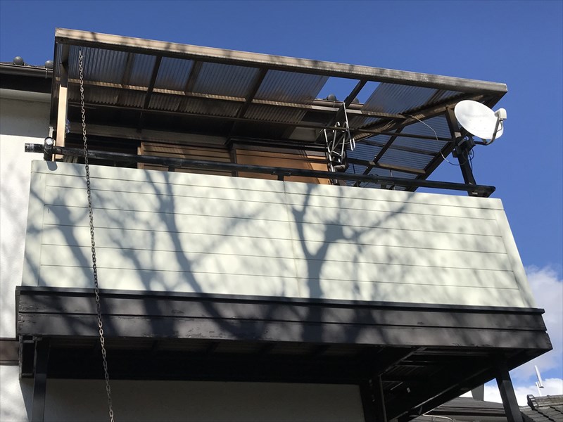 蓮田市突風で波板1枚が飛んだベランダ屋根