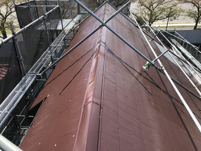 伊奈町スレート屋根にアステックスーパーシャネツサーモで中塗りほとんど完了