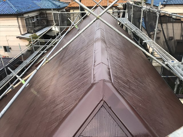 伊奈町急勾配スレート屋根の棟板金補修後しスーパーシャネツサーモSiで塗装後