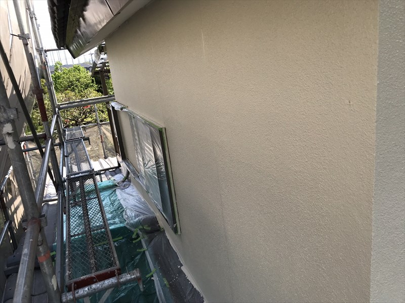 上尾市の外壁塗装２階部分の中塗り完了