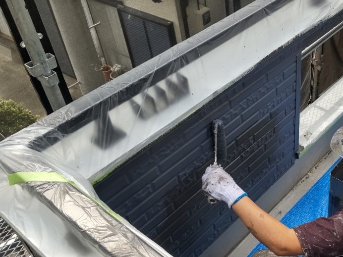 鴻巣市で「超低汚染リファイン1000Si-IR」を使用し外壁塗装上塗り