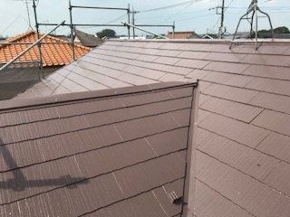 ニッペサーモアイSiでスレート屋根の中塗り完了