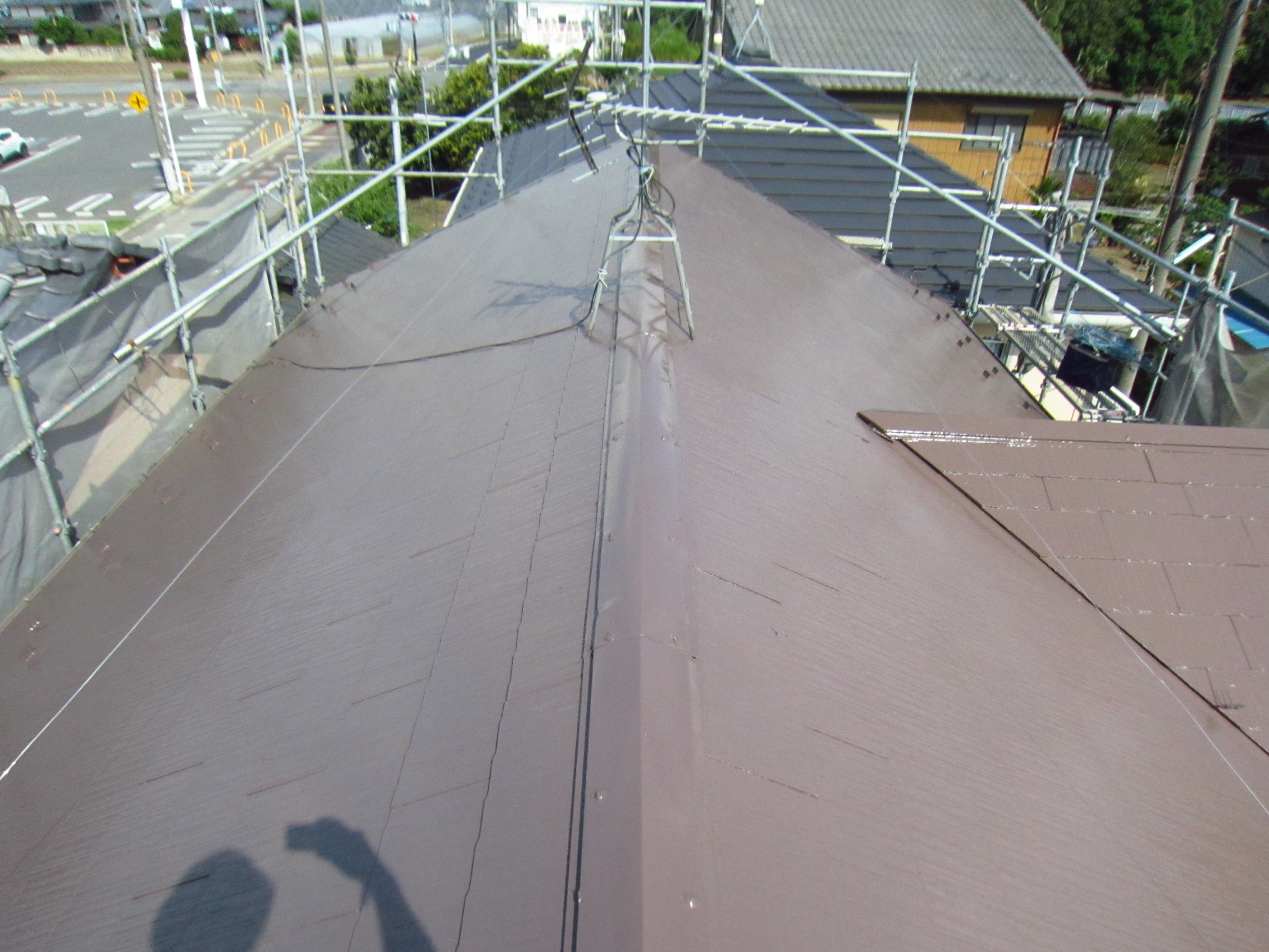 ニッペサーモアイSiでスレート屋根の上塗り完了