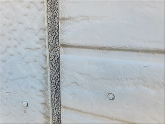足立区伊興にてシーリングにひび割れが発生しているサイディング外壁のメンテナンスのご相談