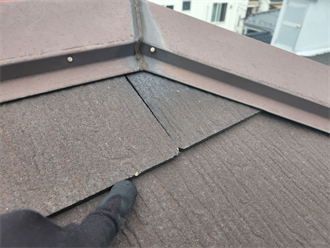 豊島区南大塚にて防水性が低下したスレート屋根の無料点検を実施、屋根塗装工事をご提案！